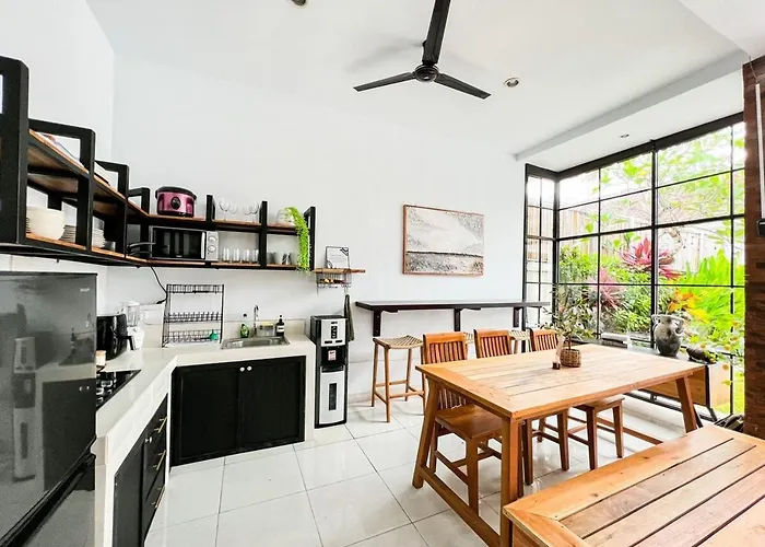 Island Boy E Prime Location In Guest house *